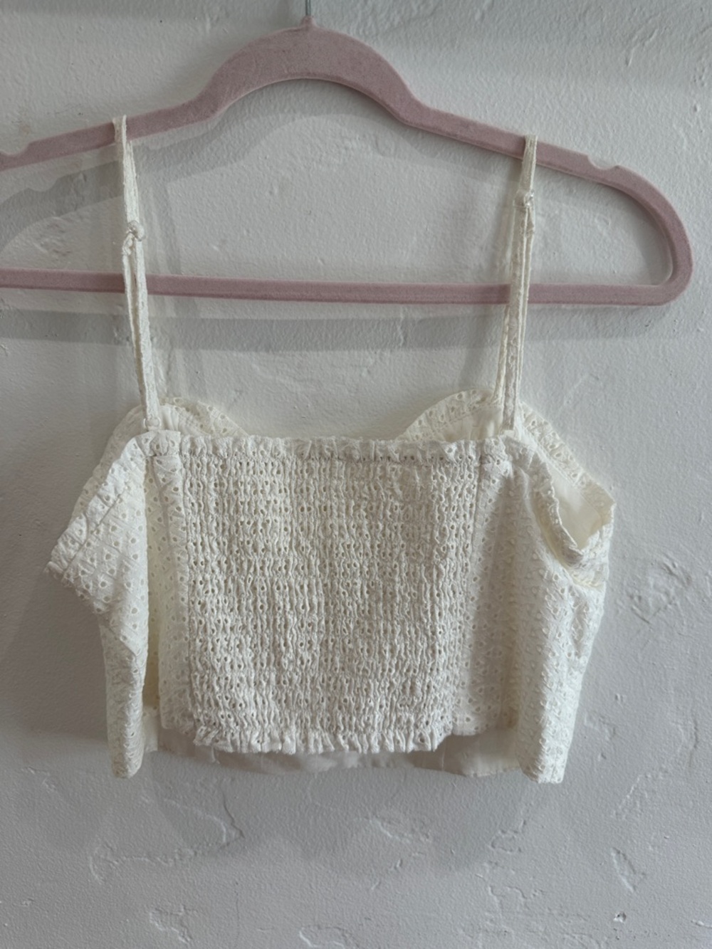 Avec Les Filles White Eyelet Cropped Cami Top - Picture 2 of 4